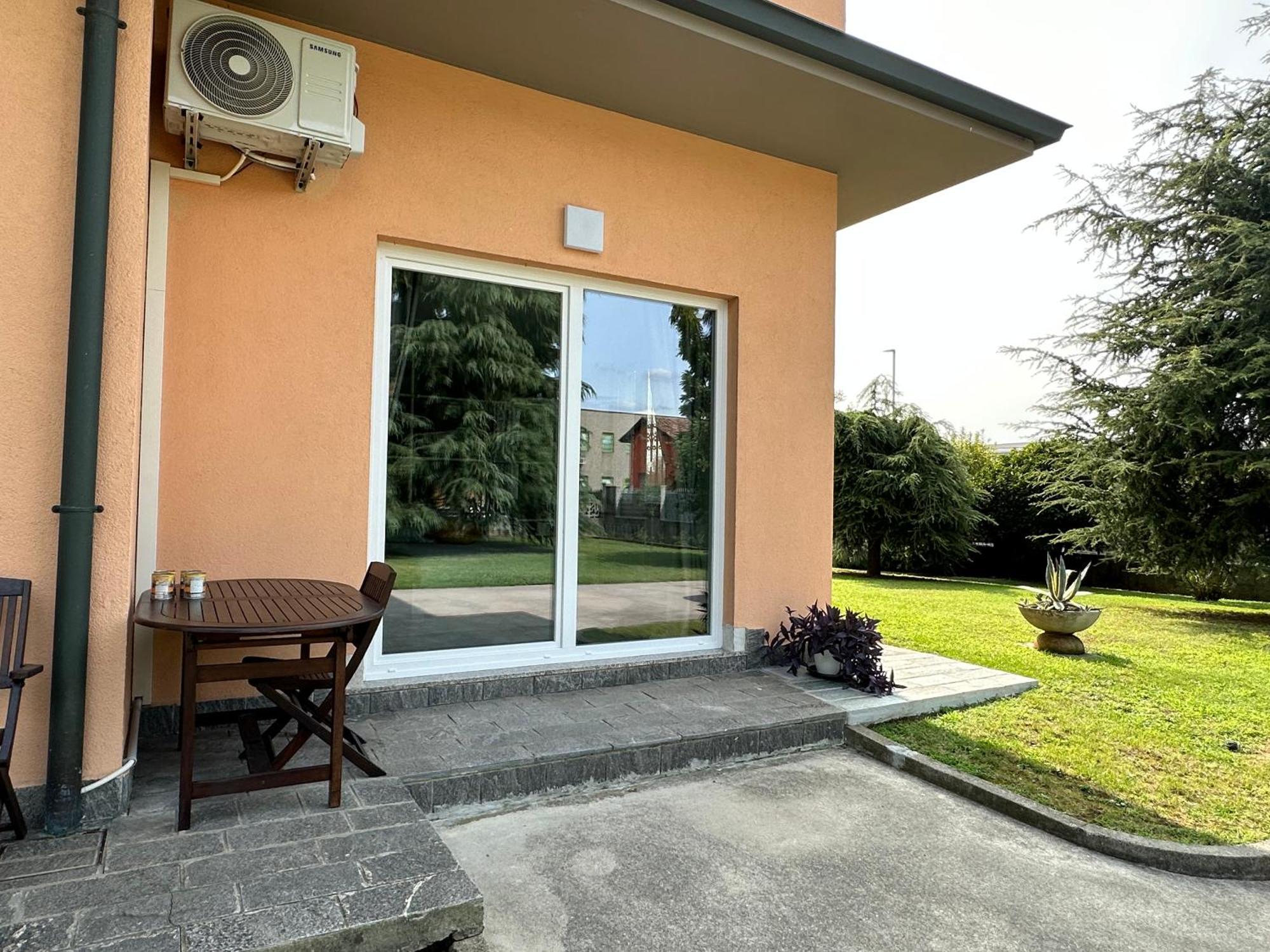 Villa 2 Cassano dʼAdda Exteriör bild