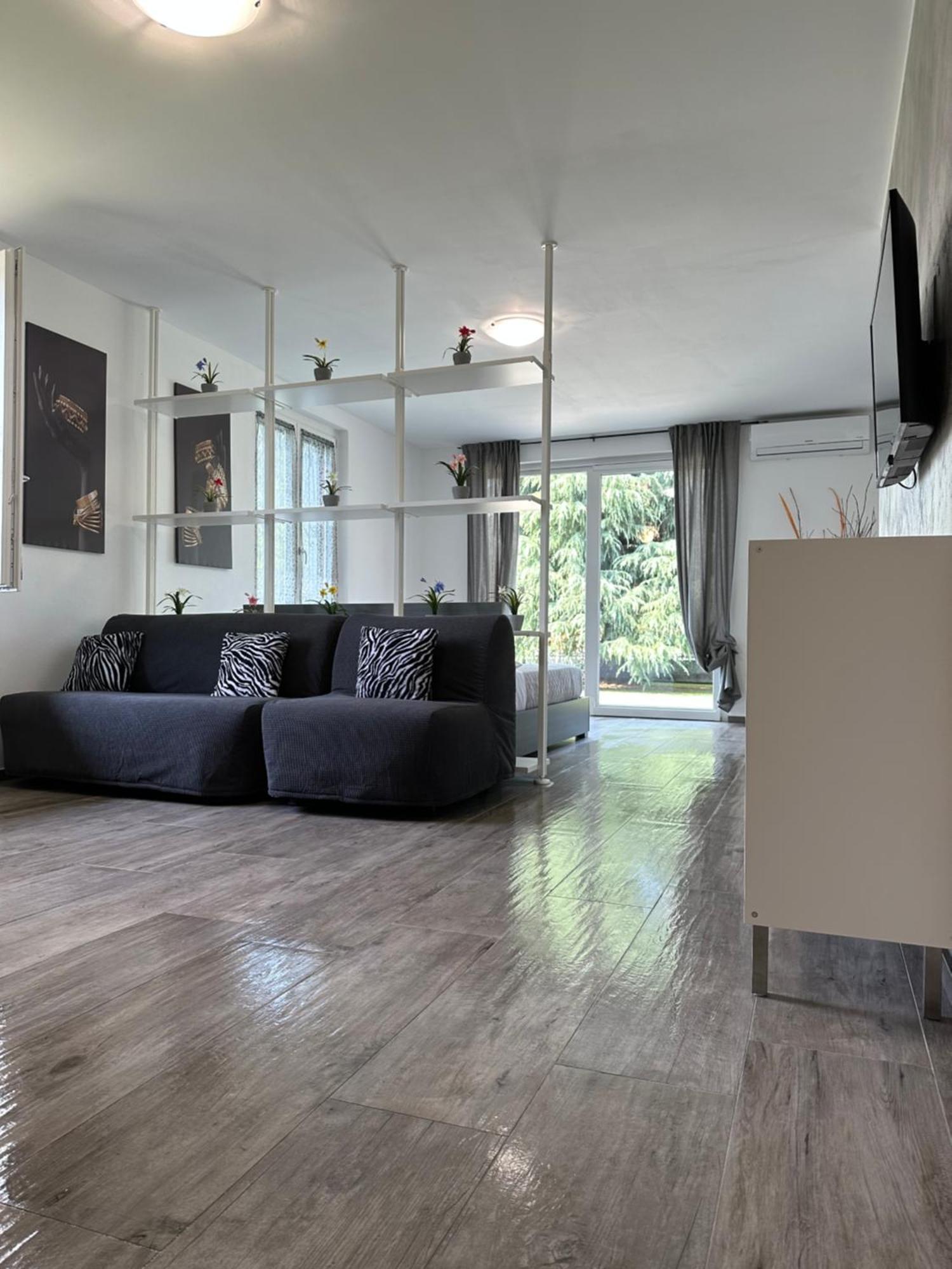 Villa 2 Cassano dʼAdda Exteriör bild